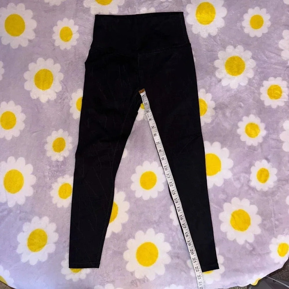 Lululemon Leggings Black on Black Geometric Print Women's Sz 4 Low Rise - Picture 7 of 7